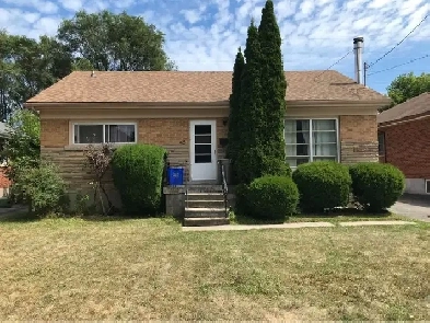 2 Rooms Available, Students Only - Starting Sept 1 (Negotiable)