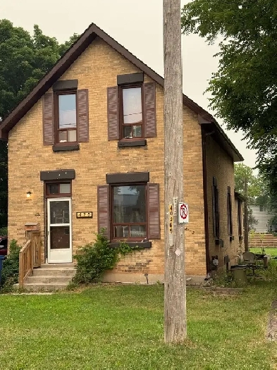 Main floor 2 bedroom Hanover apartment in duplex