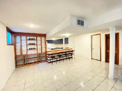 Bright, Spacious and beautiful 2 bedroom Apartment for rent