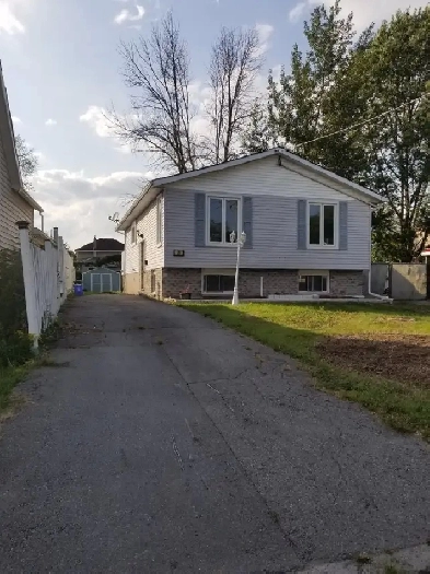 Bright Main-Floor Home Near CFB Trenton with yard