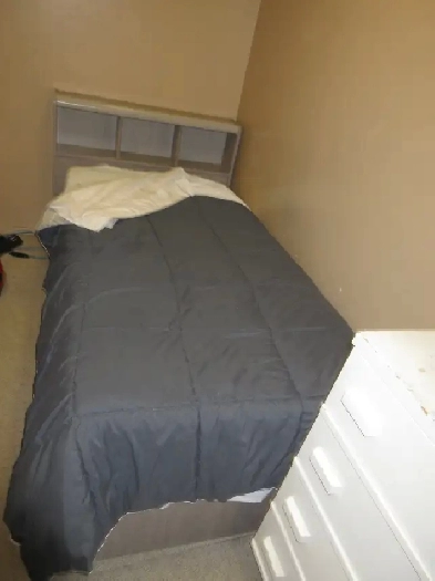 $900.FURNISHED, UTILITIES INCLUDED, INTERNET ETC. 89 Ave 180 St.