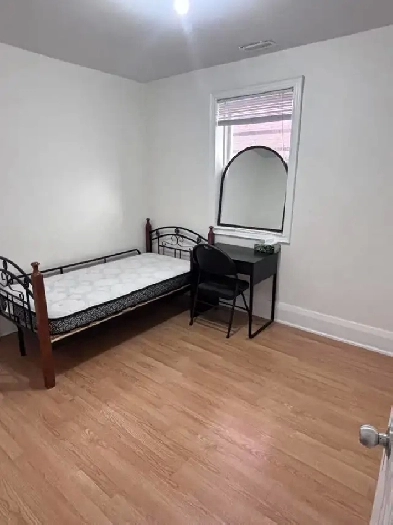 Downtown Room for Rent($880)