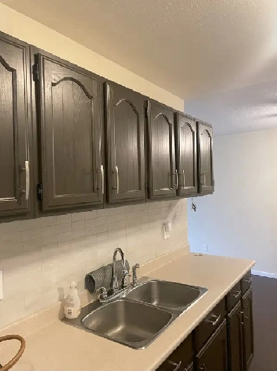 Unfurnished 2 bed, 1 bath top floor unit
