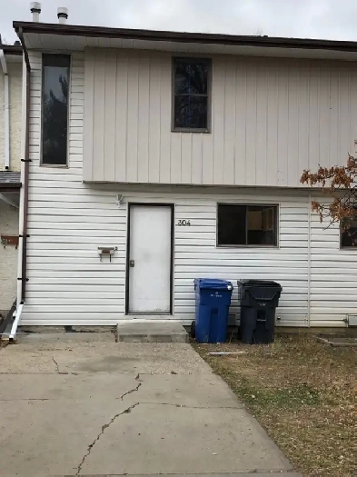 3 bedroom Townhouse - AVAILABLE NOW