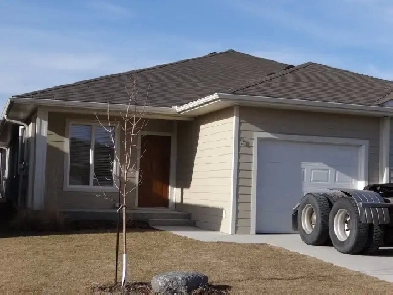 2 Bedroom plus Den Duplex for Rent in Steinbach Sept 1