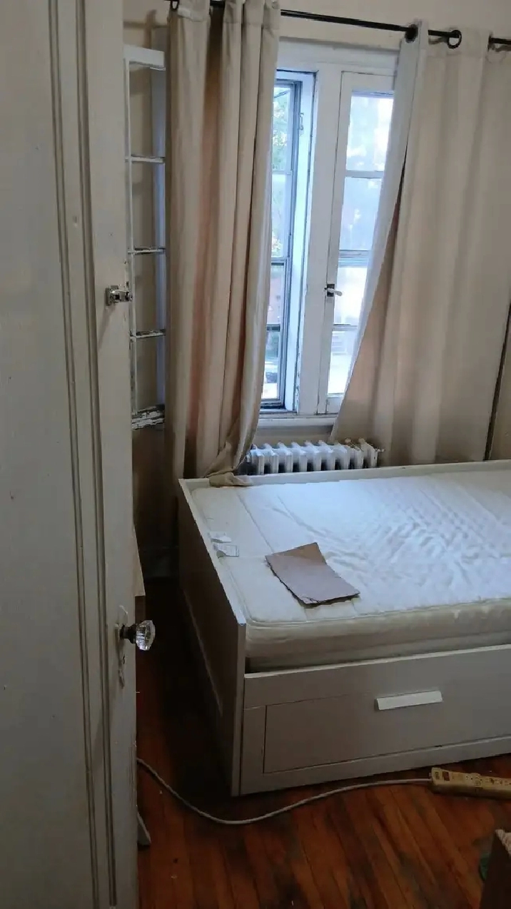 small room 450/month