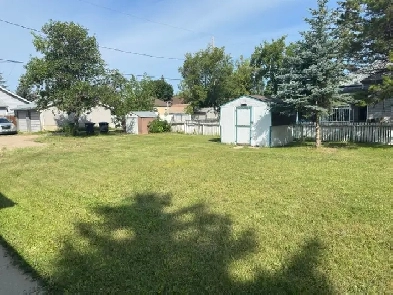 Family looking for 2 bedroom 1/1.5 bath apt from 9/1 or 10/1