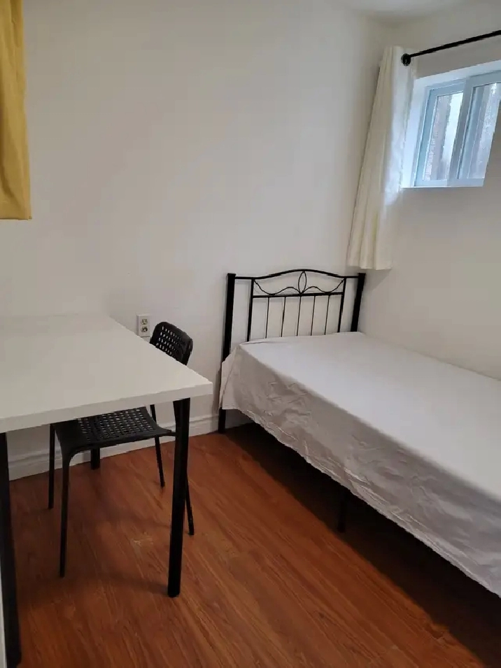 Room for rent at Morningside and Kingston (male)