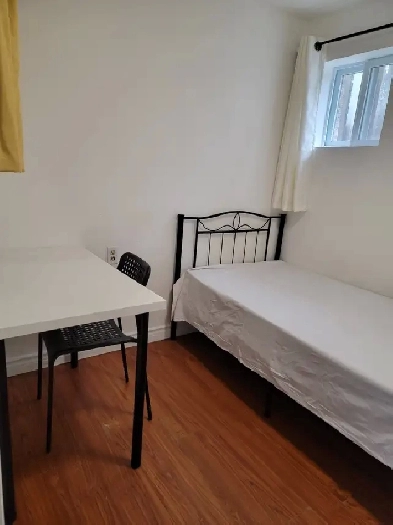 Room for rent at Morningside and Kingston (male)
