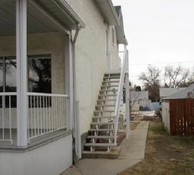 2 BD   1 Bath Second floor suite for rent