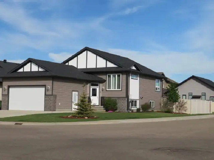 Double Car Garage and Main Floor Home in Upscale Vanier Woods