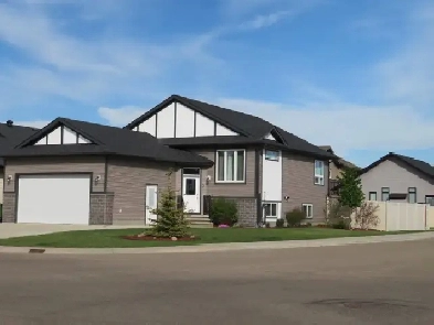 Double Car Garage and Main Floor Home in Upscale Vanier Woods