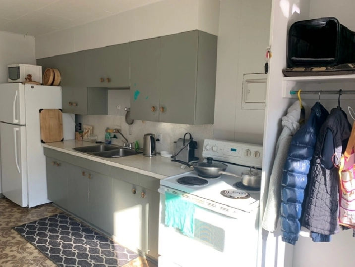 For Rent two Bedroom One Bathroom 2nd floor Suite $1700