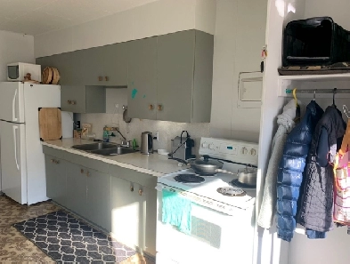 For Rent two Bedroom One Bathroom 2nd floor Suite $1700