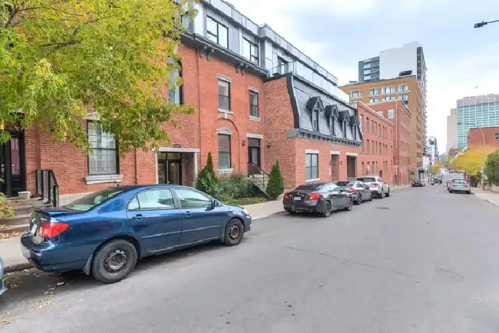 Luxury 4 ½ Condo (750 sq ft) with 12ft Ceilings | Quartier des S