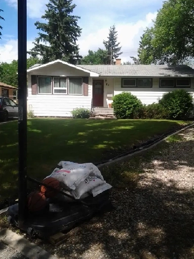 4 BEDROOM BUNGALOW NEAR UNIVERSITY - $2500.00 - AVAIL:  SEPT 1