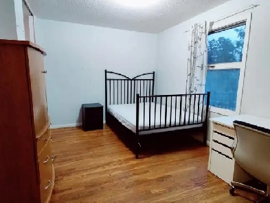 All inclusive large private bedroom close to Carleton/Algonquin