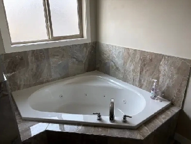 Huge Master Bedroom with Walk in Closet and Jacuzzi En-suite