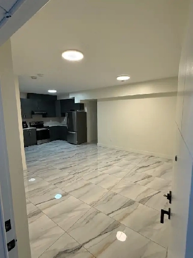 2Bedroom & 1Bathroom Basement