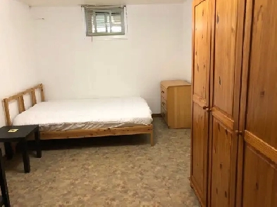 Room For Rent in Newmarket close to Hospital