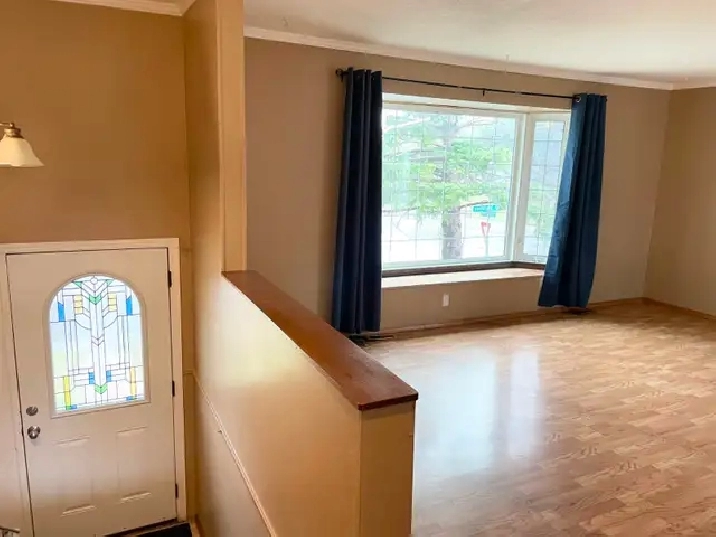 Large Main Floor with 2 Bedrooms in Huntington Hills