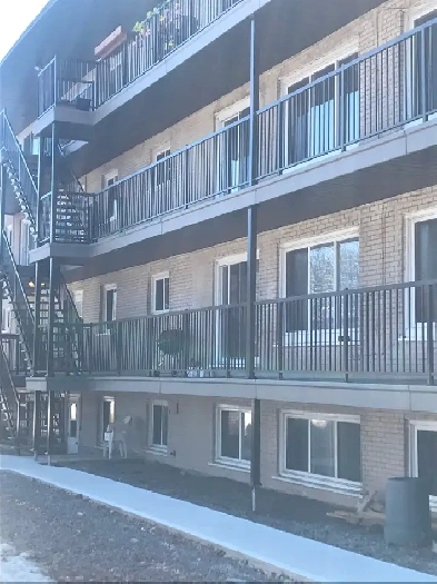 4 1/2 à Ste-Foy Piscine intérieure Libre dès maintenant