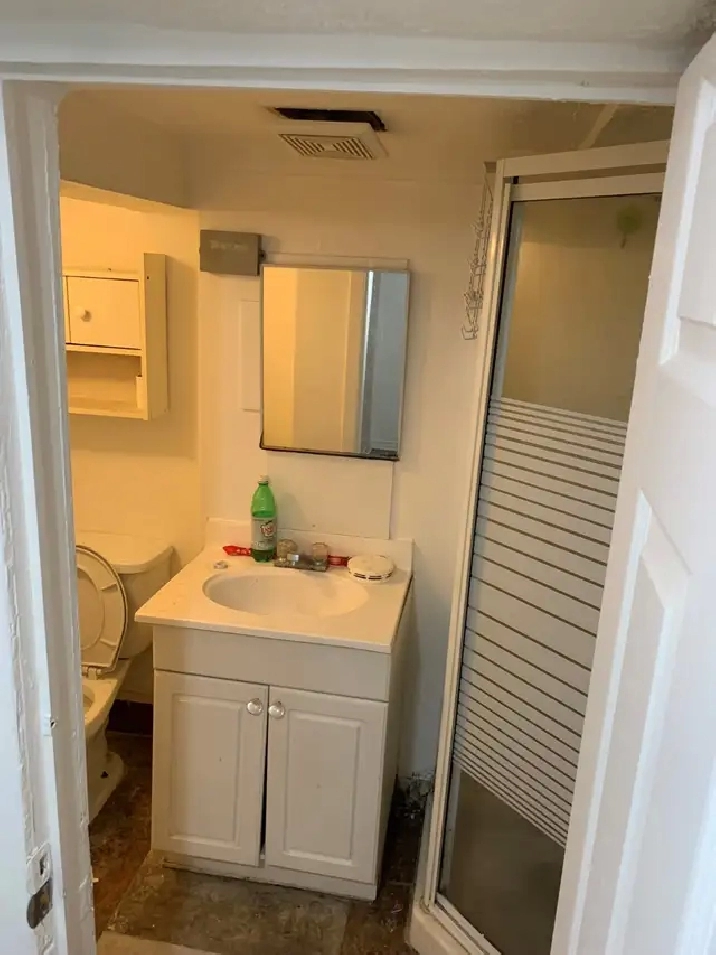 Furnished Room for rent, all incl, Sept 1, Christie & St. Clair
