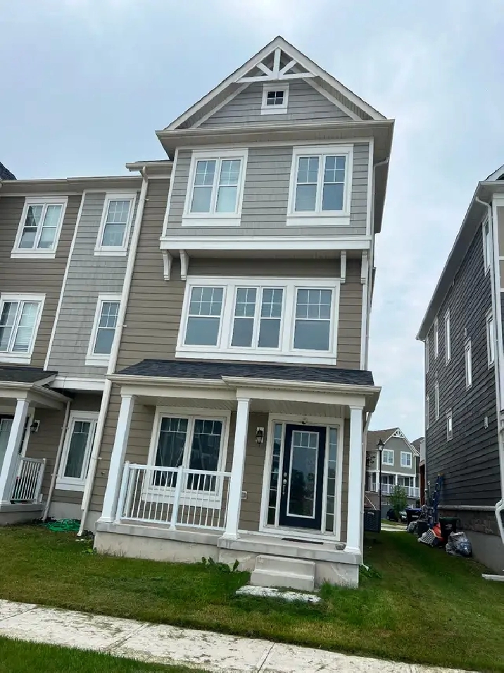 Wasaga Beach Rear lane townhome for rent. Move in September 1 st