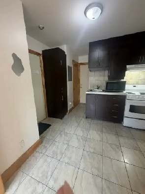 Métro Acadie 200M  2 ½  Tout Inclus 1095$