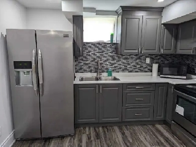 Bright & Spacious 2-Bedroom   Den Basement Suite in Milton