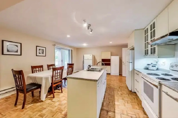 REDUCED 3 ROOMS NORTH YORK BAYVIEW & SCARBORO McCOWAN  PARKING