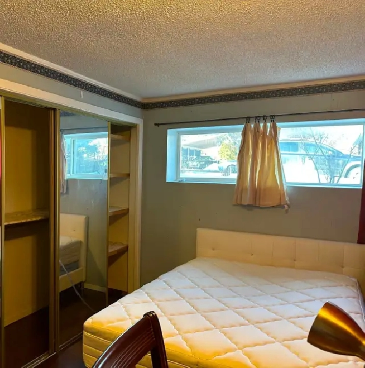 5 mins walk to U of C, Brentwood station, 650 all included