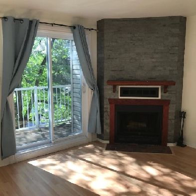 Beautiful 2-Story 964 Sq. Ft Condo for Rent – 2 Bdrms, 1.5 B...