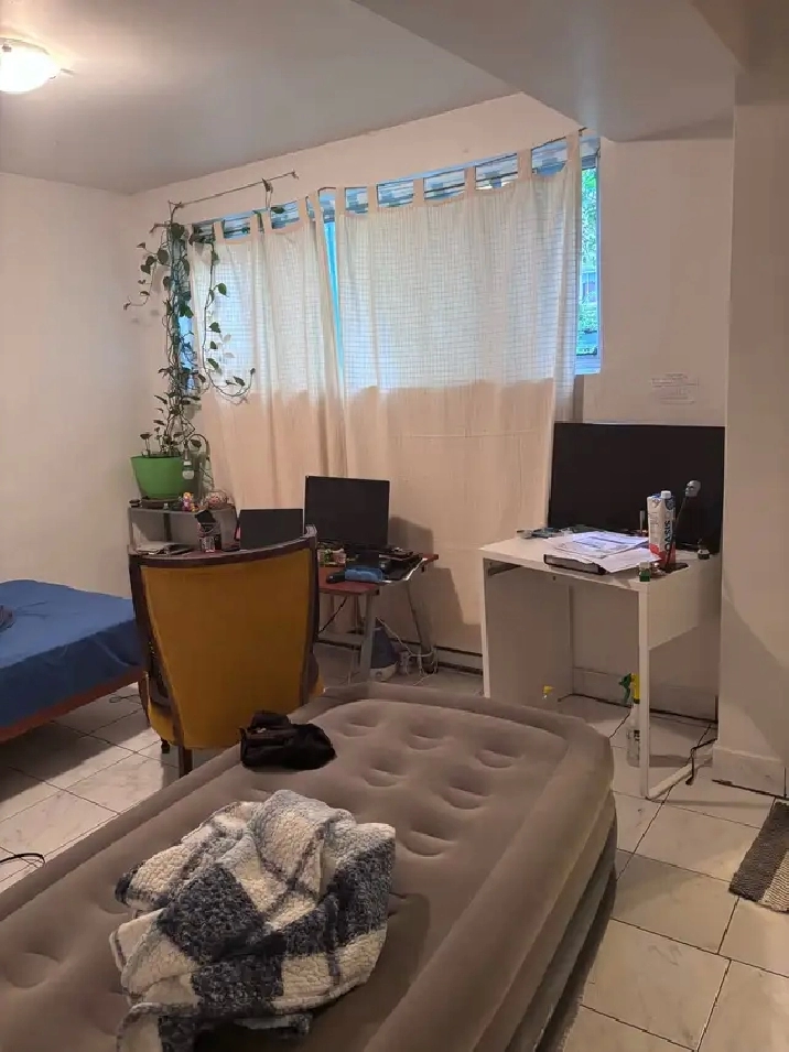 Bachelor unit for Rent on Cote des neiges