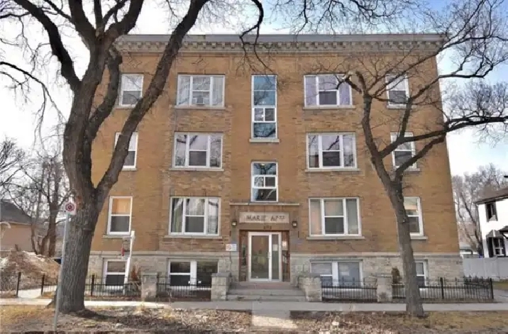 Beautifully Updated 2bdrm Condo close to all Major Conveniences!