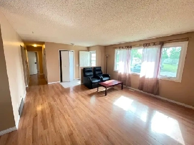 Clean & bright furnished main floor private BR for rent in SE