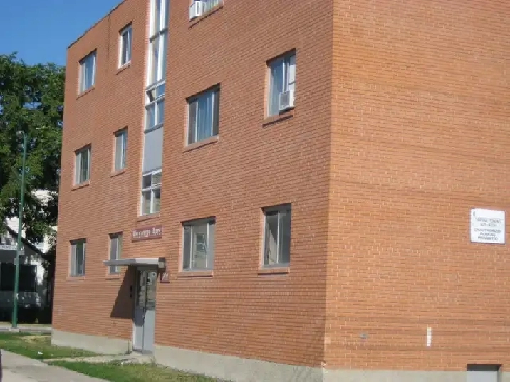 701 Wellington Ave - 1 BR - available September 1st