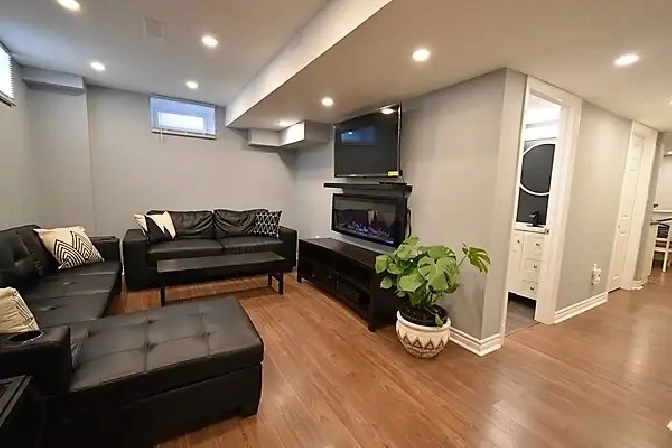 Immaculate 1 Bedroom Lower Unit, Fully Furnished