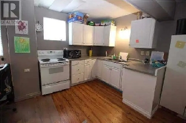1 bdrm main floor suite, laundry, internet, more!