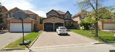 Spacious 2 Bed   Den, 1 Bath | 2 Parking Spots | McCowan & 14th