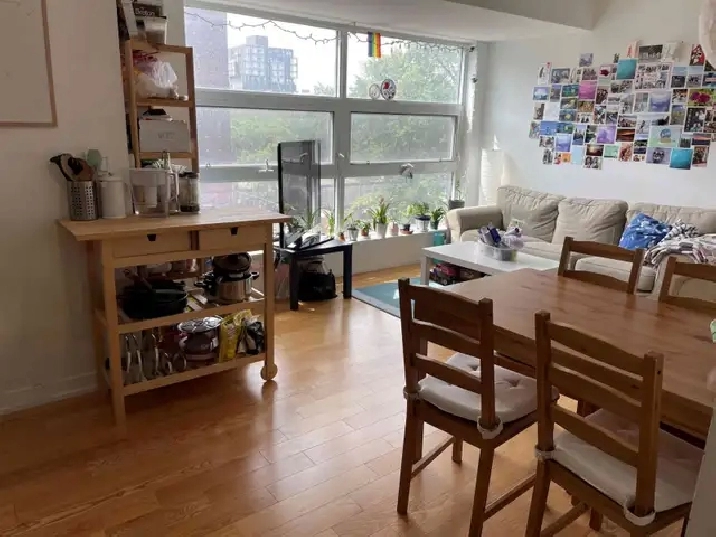 1 bedroom in Downtown Toronto Condo Unit