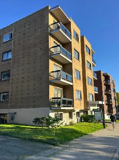 Next to Metro Snowdom. 1 1/2, 3 1/2, 4 1/2 Apt. available Now