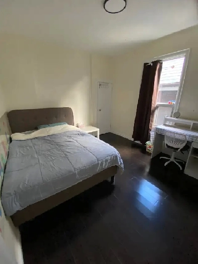 Cozy room in eastyork available from Aug 26th,single/couple