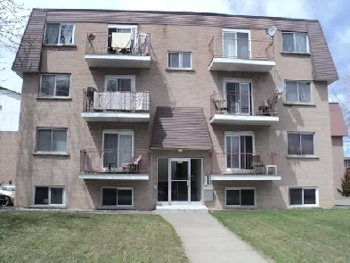 LONGUEUIL  4 1/2 SECTEUR COLLECTIVITE NOUVELLE TOUT RENOVÉ