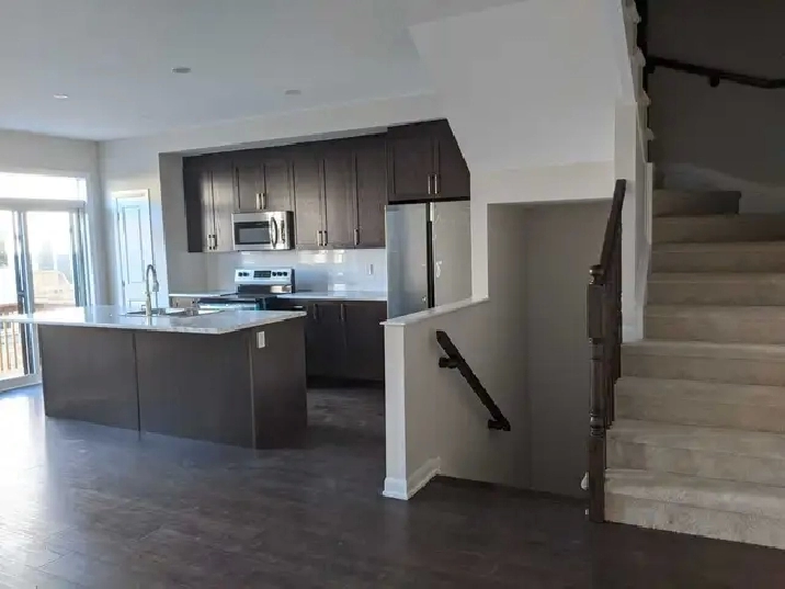 Barrhaven townhouse immediately available