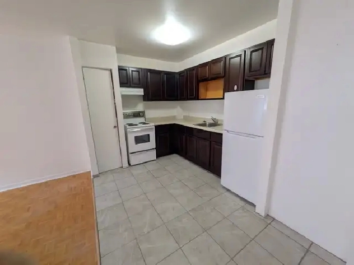 BEAU GRAND 3½, CDN près Hôpital Juif,HEC,DISPONIBLE