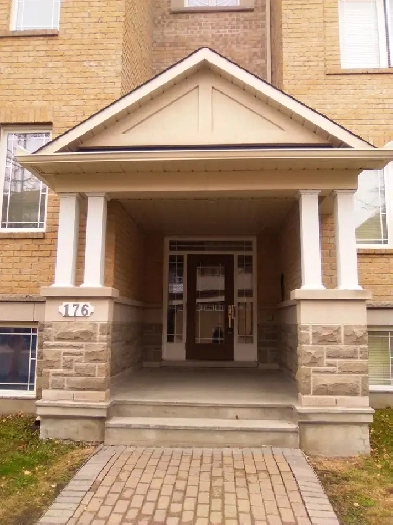 Centrepointe - 2 Bdrm Den (Opt 3rd Bdrm) Condo