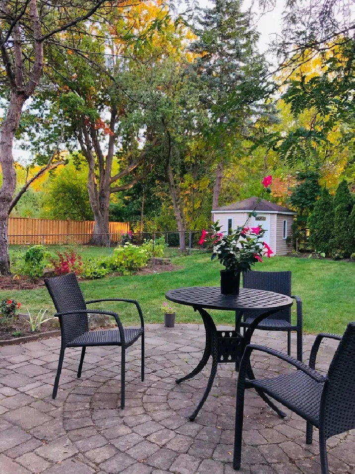 A beautiful bedroom/parking near UTM for rent