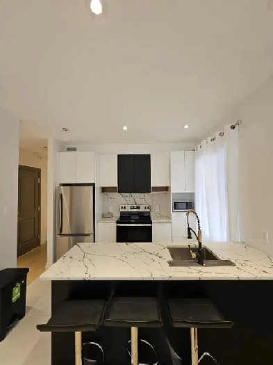 For Rent 4 1/2 Luxurious Apartment Across Snowdon Metro Station