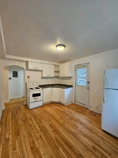 2 1/2 apartment  for rent near the Jewish General Hospital (JGH)